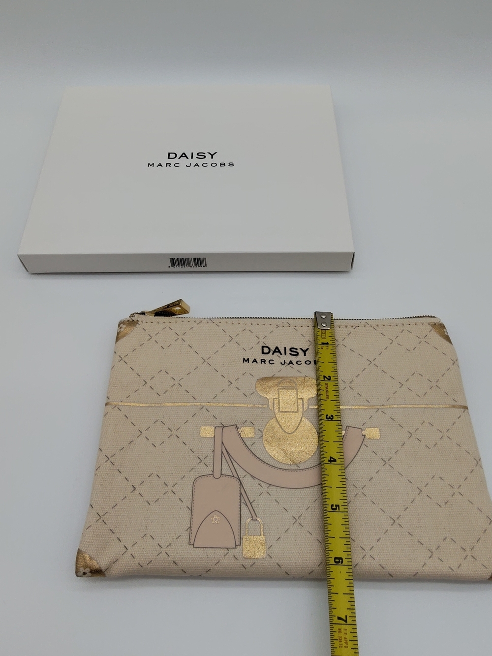 MARC JACOBS DAISY Canvas Cosmetic Pouch Travel Makeup Bag Gold Print NWT NIB - Picture 7 of 8